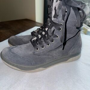 Gray High-Top Boots with Suede Upper and Padded Tongue